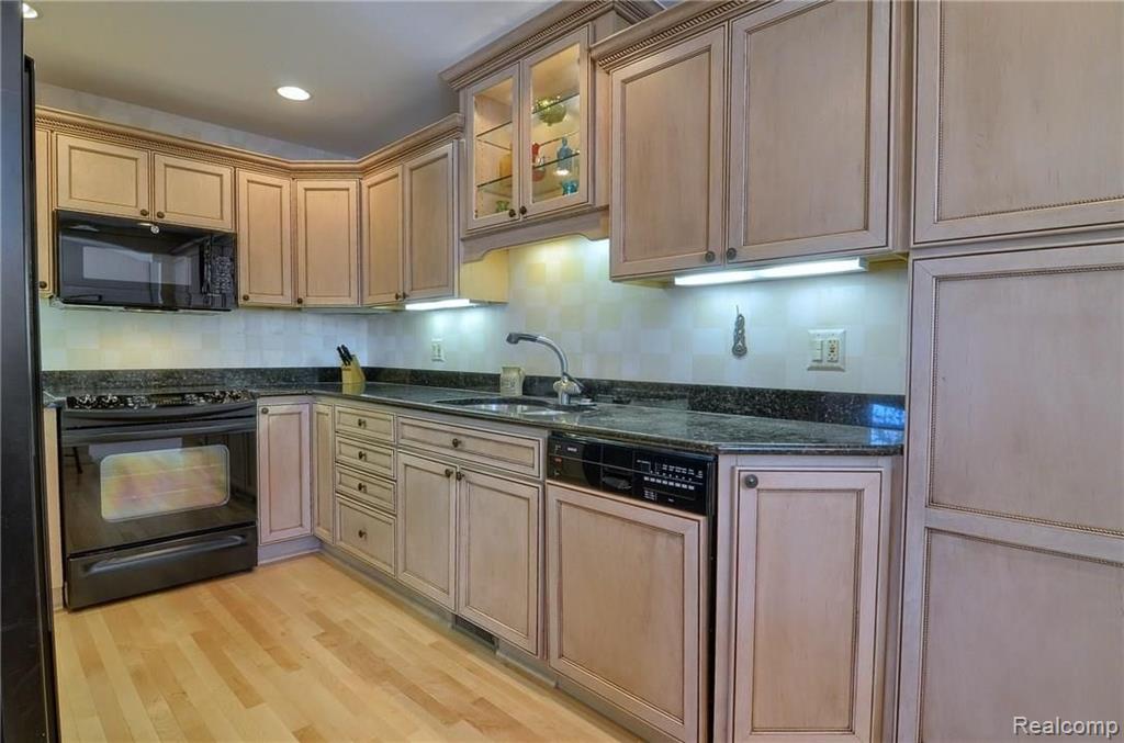 1472 Saddle Lane, Unit 167 Rochester Hills, MI 48306 - Photo 19 of 34