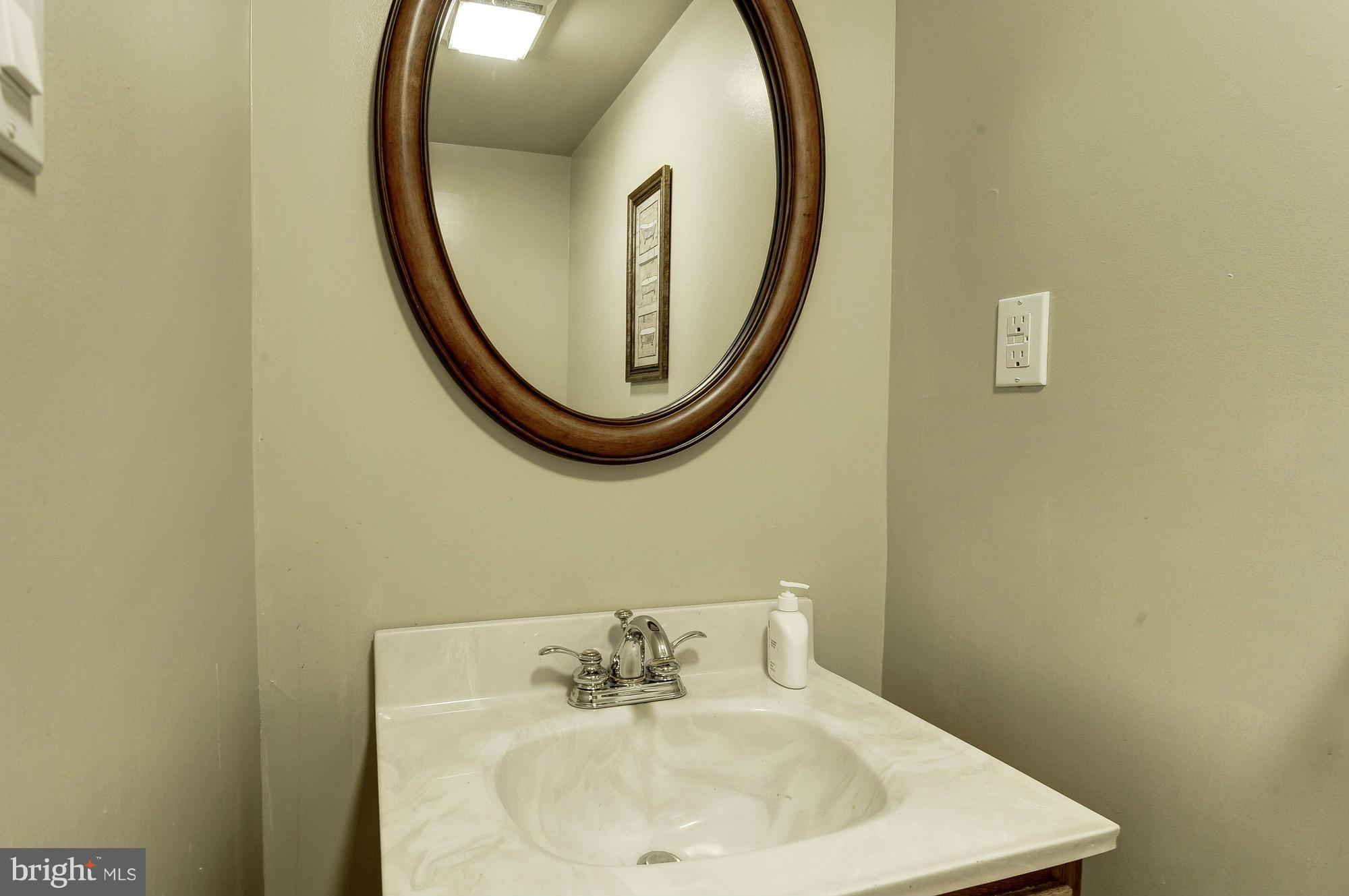 11541 Underoak Court Reston, VA 20191 - Photo 26 of 29 Bath