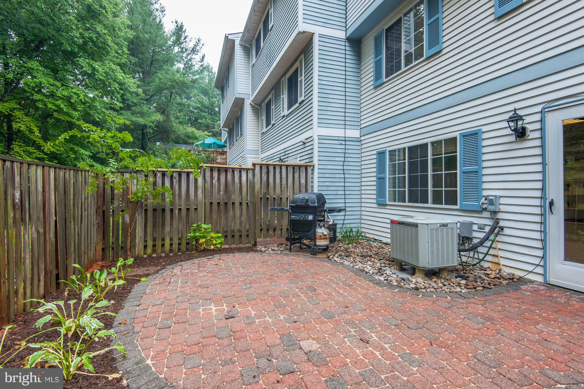 11541 Underoak Court Reston, VA 20191 - Photo 28 of 29 Exterior (Rear)
