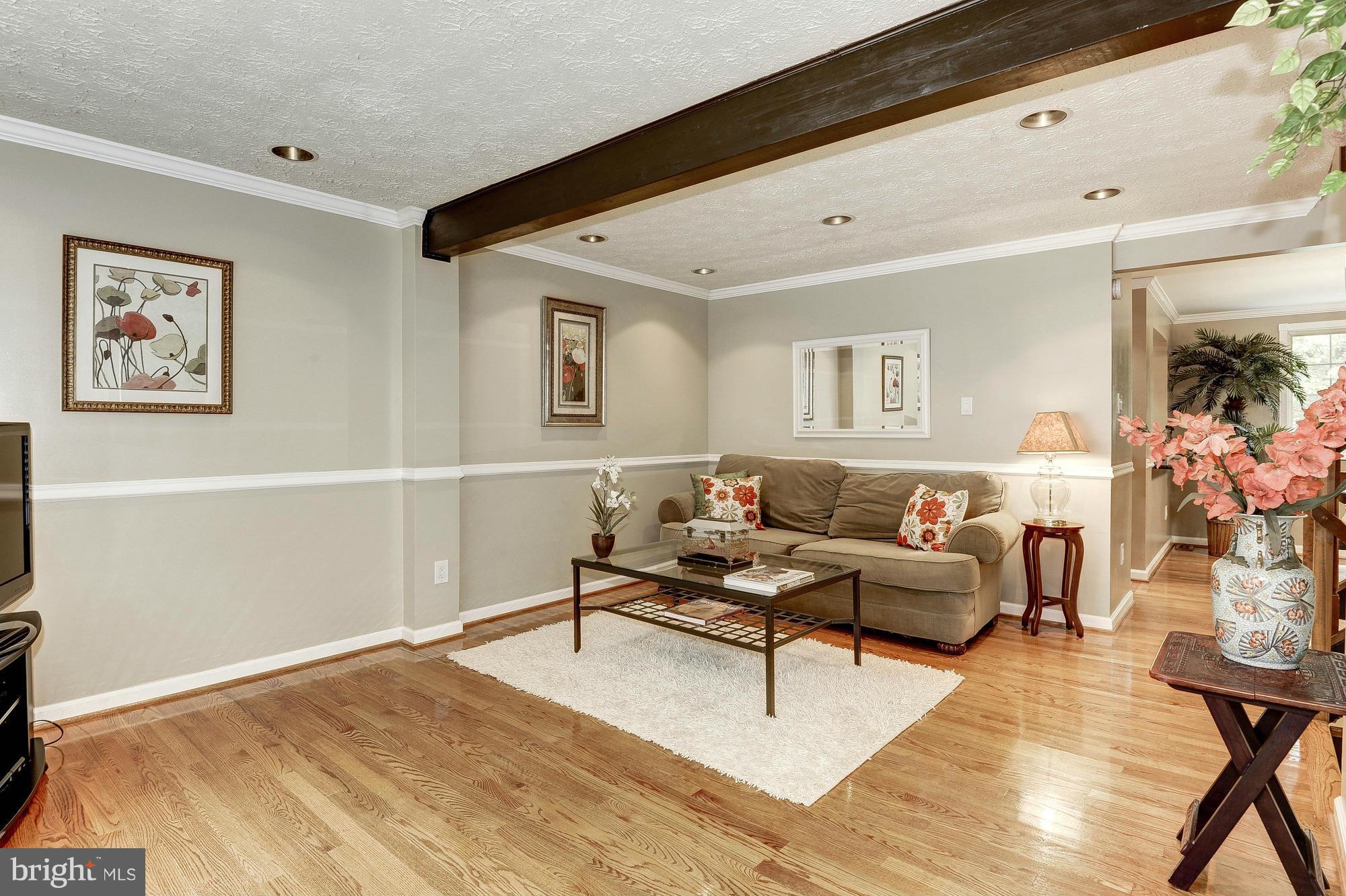 11541 Underoak Court Reston, VA 20191 - Photo 4 of 29 Living Room