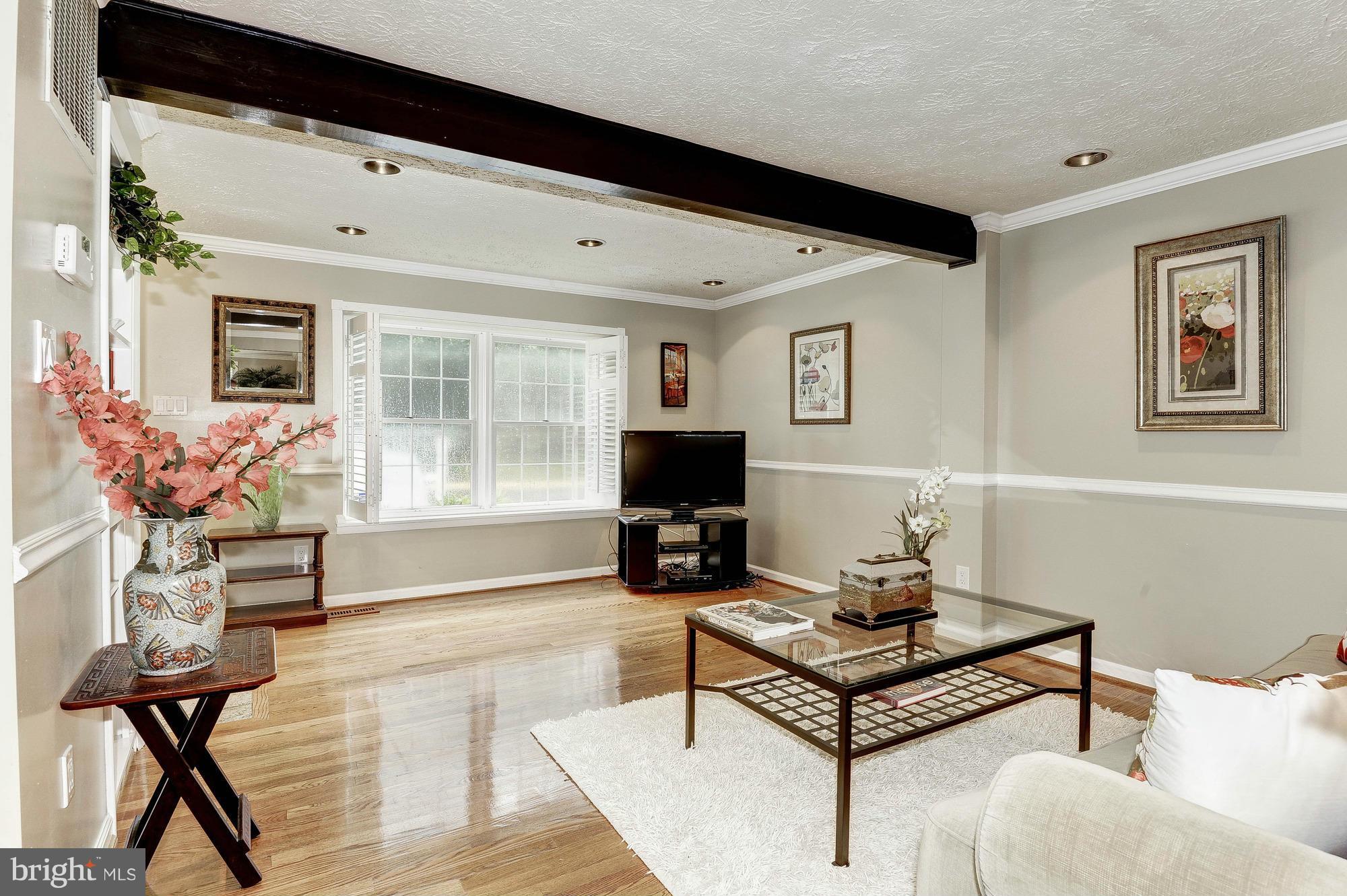 11541 Underoak Court Reston, VA 20191 - Photo 6 of 29 Living Room