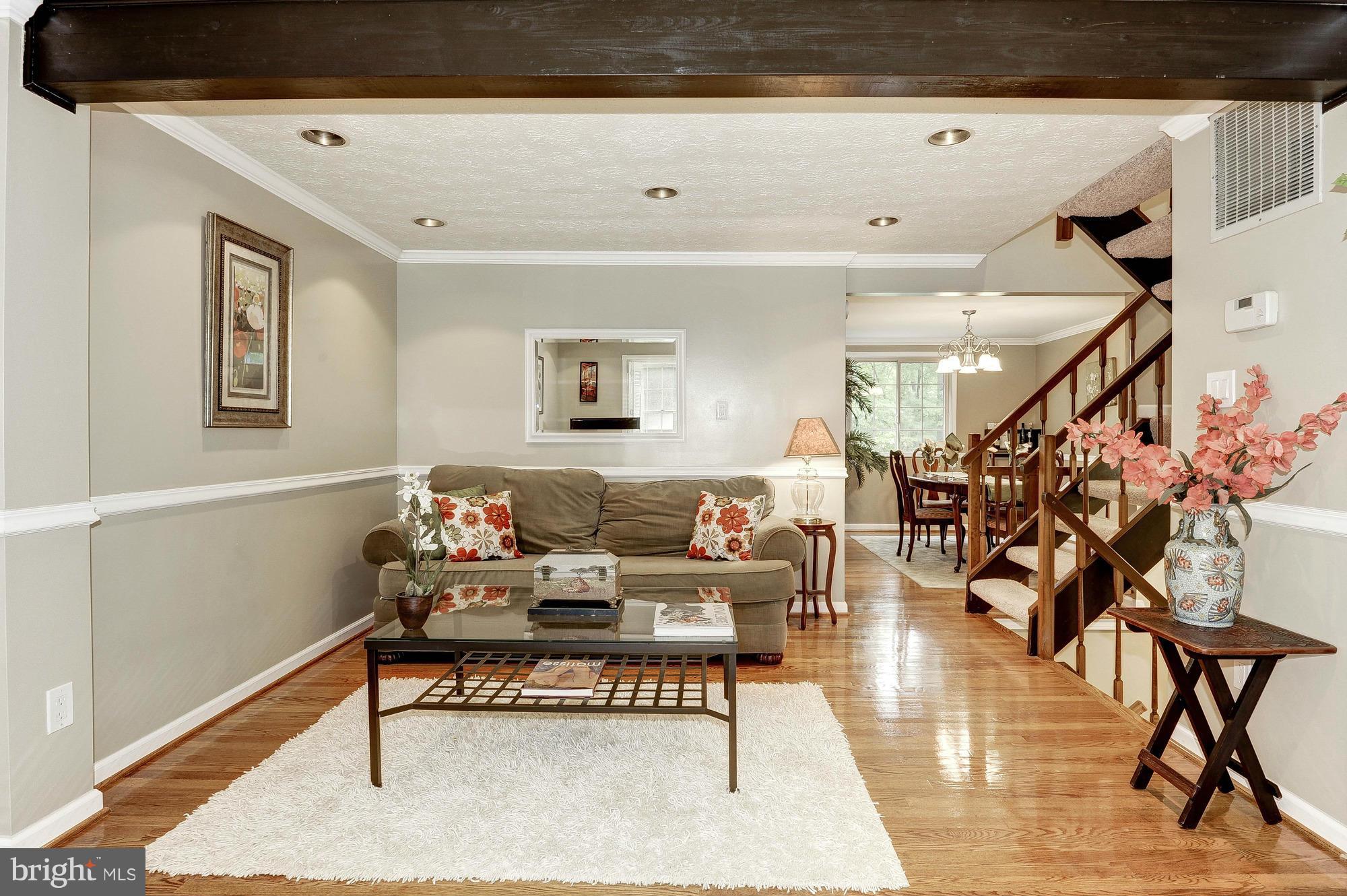 11541 Underoak Court Reston, VA 20191 - Photo 7 of 29 Living Room