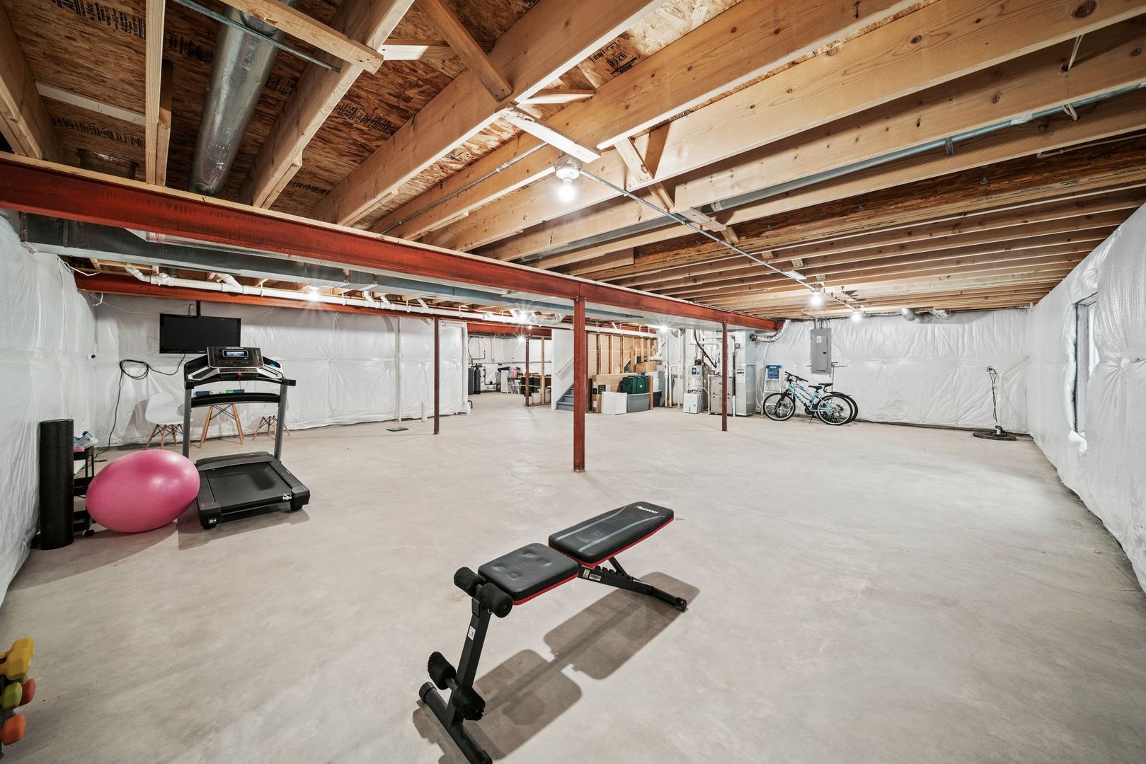 265 South Pointe Avenue South Elgin, IL 60177 - Photo 33 of 43 a room with gym equipment