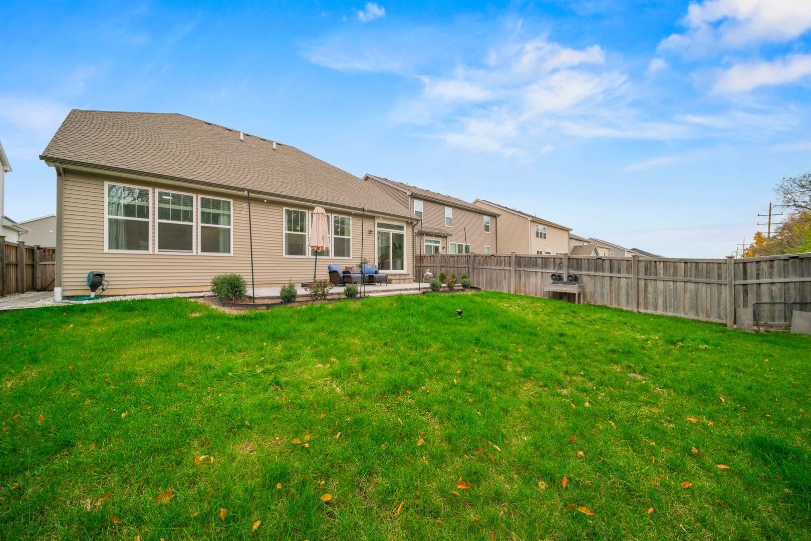 265 South Pointe Avenue South Elgin, IL 60177 - Photo 39 of 43 a front view of house with yard and green space