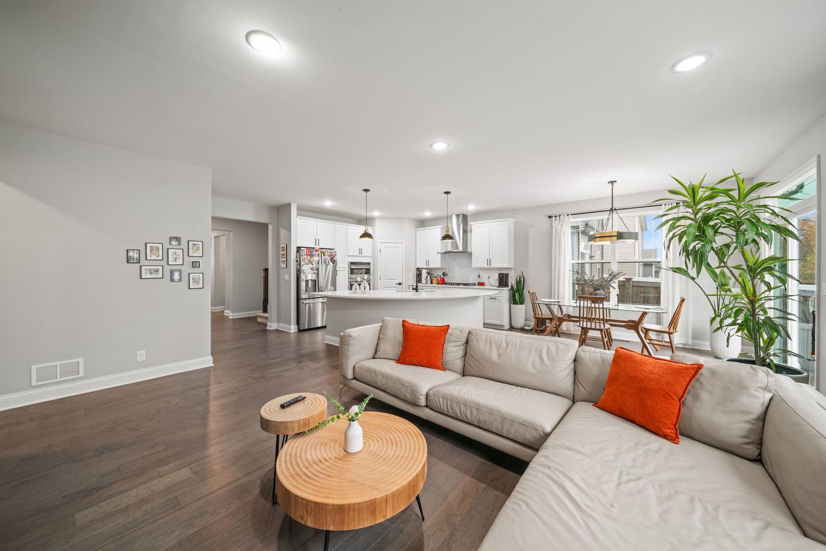 265 South Pointe Avenue South Elgin, IL 60177 - Photo 9 of 43 a living room with furniture and a wooden floor