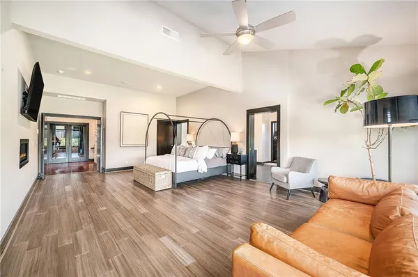 $1,700,000 | 10258 North Kansas Avenue, Kansas City, MO 64155