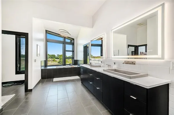 $1,700,000 | 10258 North Kansas Avenue, Kansas City, MO 64155