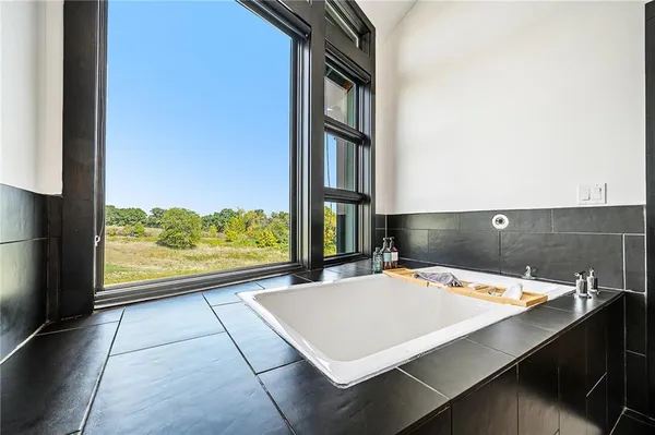 $1,700,000 | 10258 North Kansas Avenue, Kansas City, MO 64155