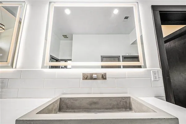 $1,700,000 | 10258 North Kansas Avenue, Kansas City, MO 64155