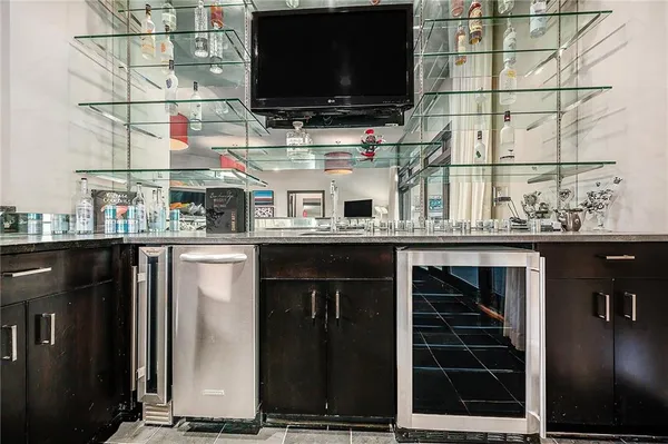 $1,700,000 | 10258 North Kansas Avenue, Kansas City, MO 64155