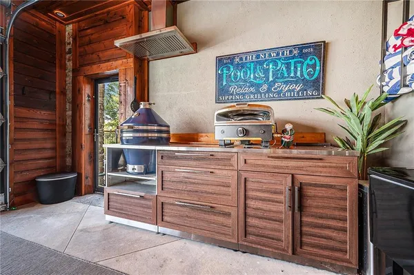 $1,700,000 | 10258 North Kansas Avenue, Kansas City, MO 64155
