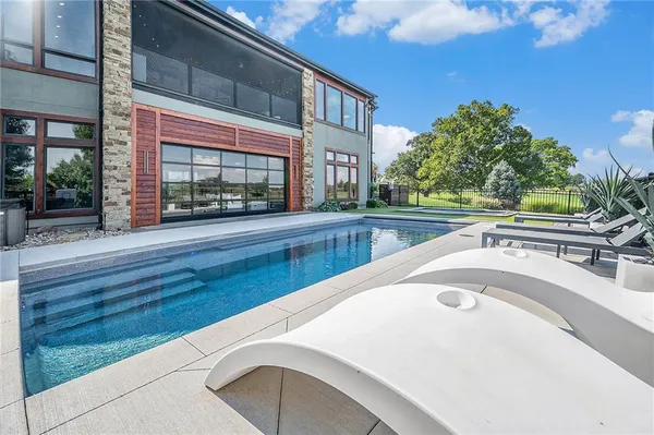 $1,700,000 | 10258 North Kansas Avenue, Kansas City, MO 64155