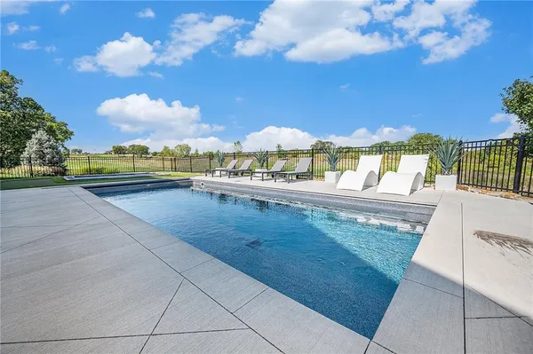 $1,700,000 | 10258 North Kansas Avenue, Kansas City, MO 64155