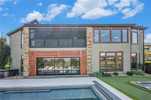 $1,700,000 | 10258 North Kansas Avenue, Kansas City, MO 64155