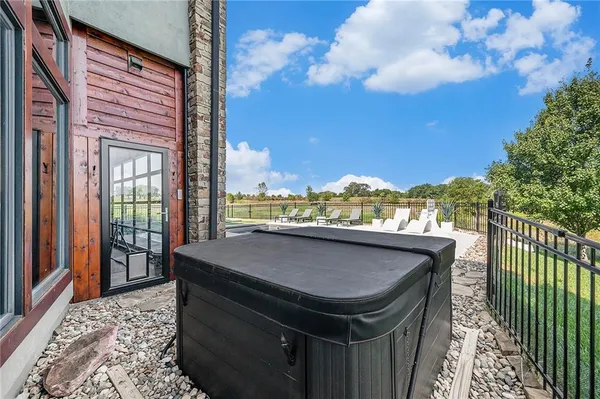 $1,700,000 | 10258 North Kansas Avenue, Kansas City, MO 64155