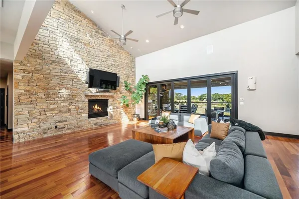 $1,700,000 | 10258 North Kansas Avenue, Kansas City, MO 64155