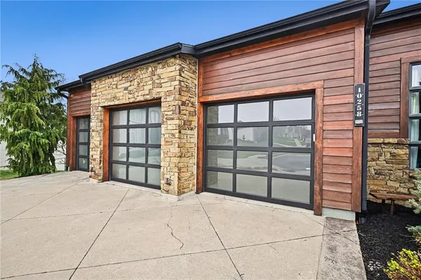 $1,700,000 | 10258 North Kansas Avenue, Kansas City, MO 64155