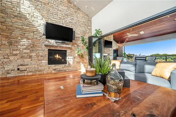 $1,700,000 | 10258 North Kansas Avenue, Kansas City, MO 64155