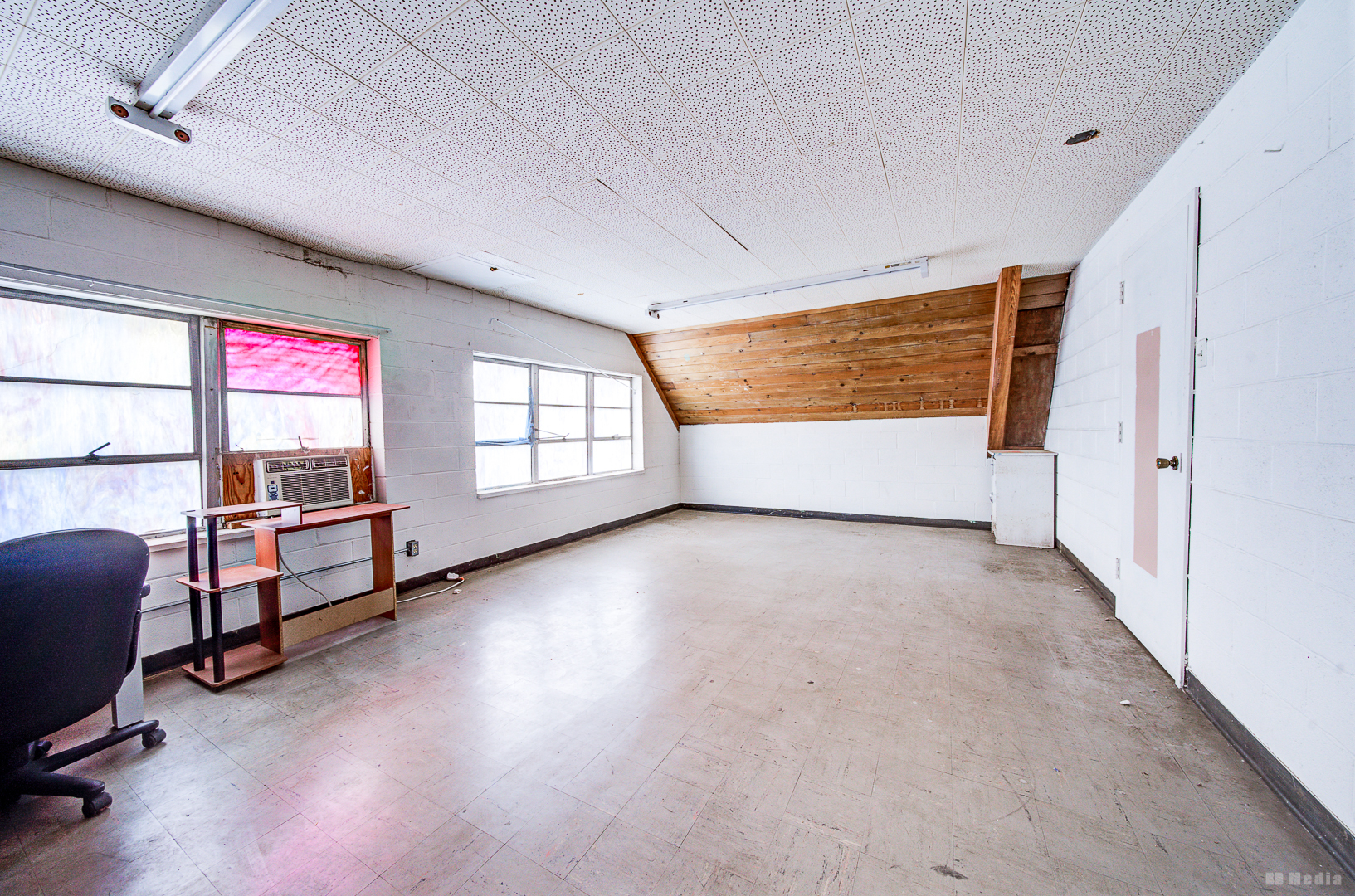 14701 Myrtle Avenue Harvey, IL 60426 - Photo 13 of 28 a view of workspace with windows