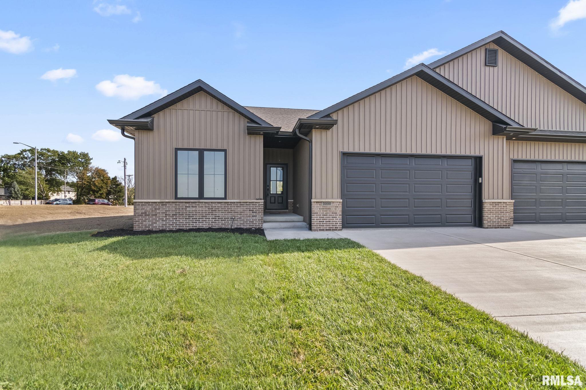 3200 Greenbriar Drive Springfield, IL 62711 - Photo 1 of 39