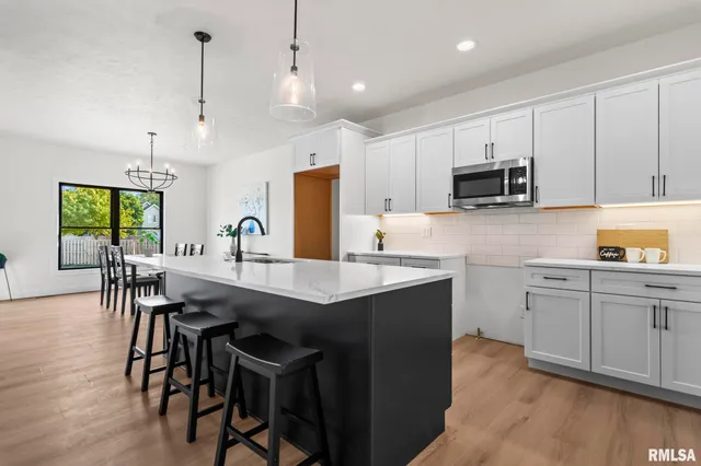 $439,900 | 3200 Greenbriar Drive, Springfield, IL 62711