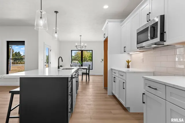 $439,900 | 3200 Greenbriar Drive, Springfield, IL 62711