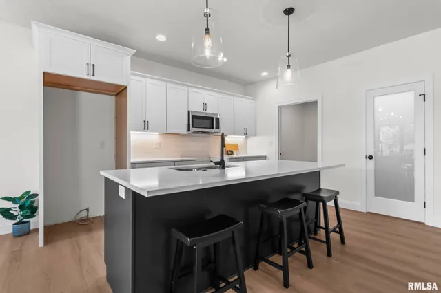 $439,900 | 3200 Greenbriar Drive, Springfield, IL 62711