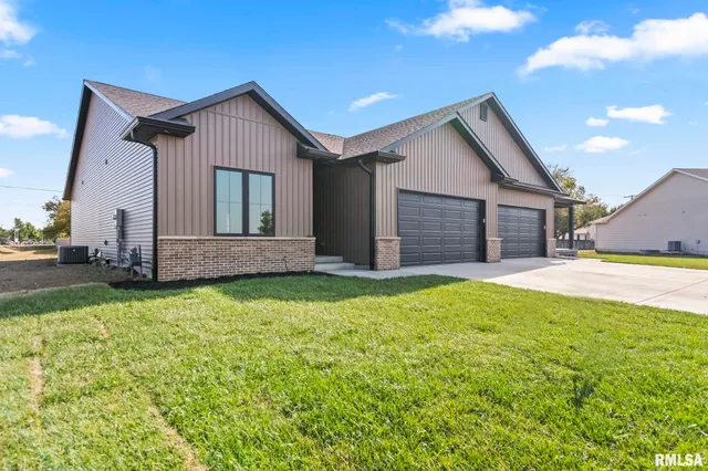 $439,900 | 3200 Greenbriar Drive, Springfield, IL 62711