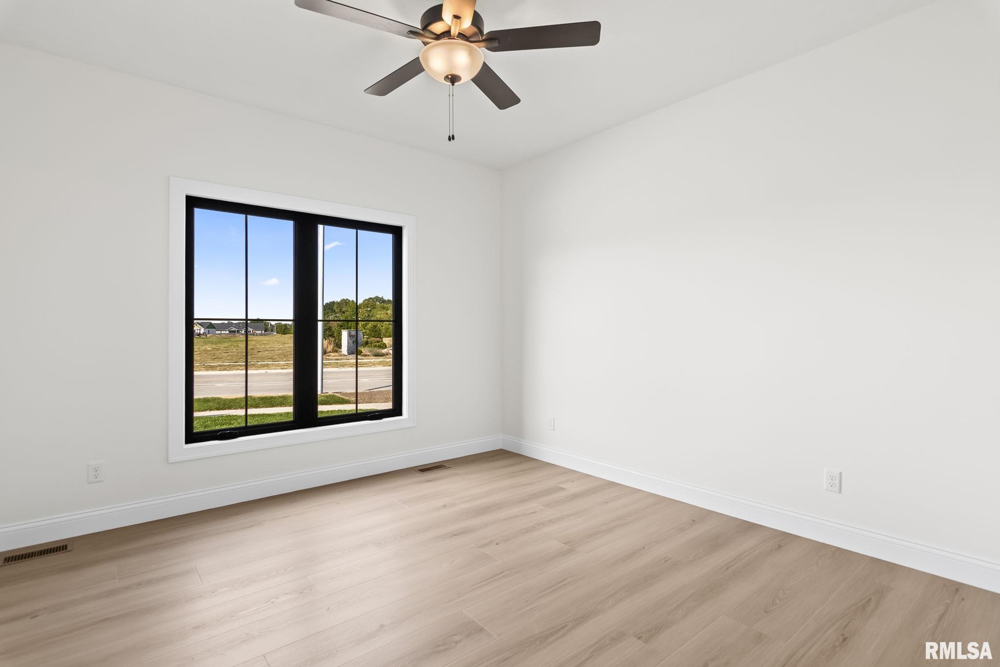 3200 Greenbriar Drive Springfield, IL 62711 - Photo 23 of 39