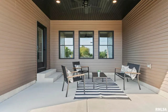 $439,900 | 3200 Greenbriar Drive, Springfield, IL 62711