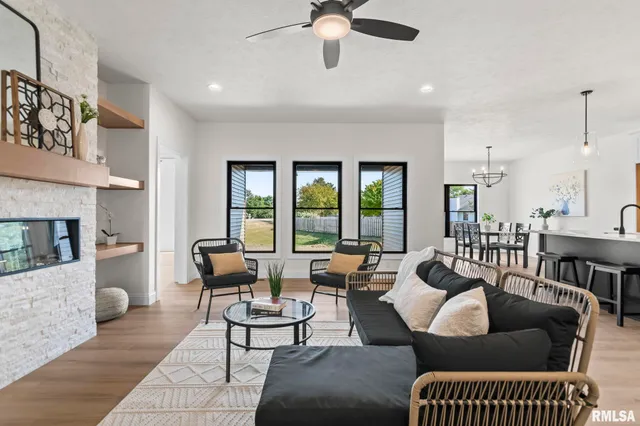 $439,900 | 3200 Greenbriar Drive, Springfield, IL 62711