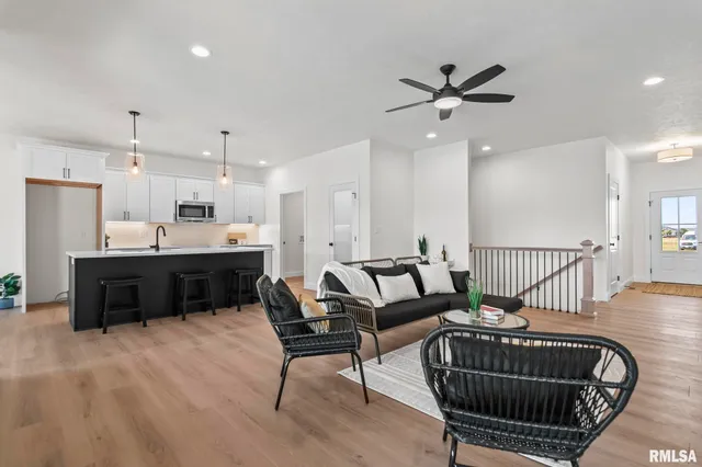 $439,900 | 3200 Greenbriar Drive, Springfield, IL 62711