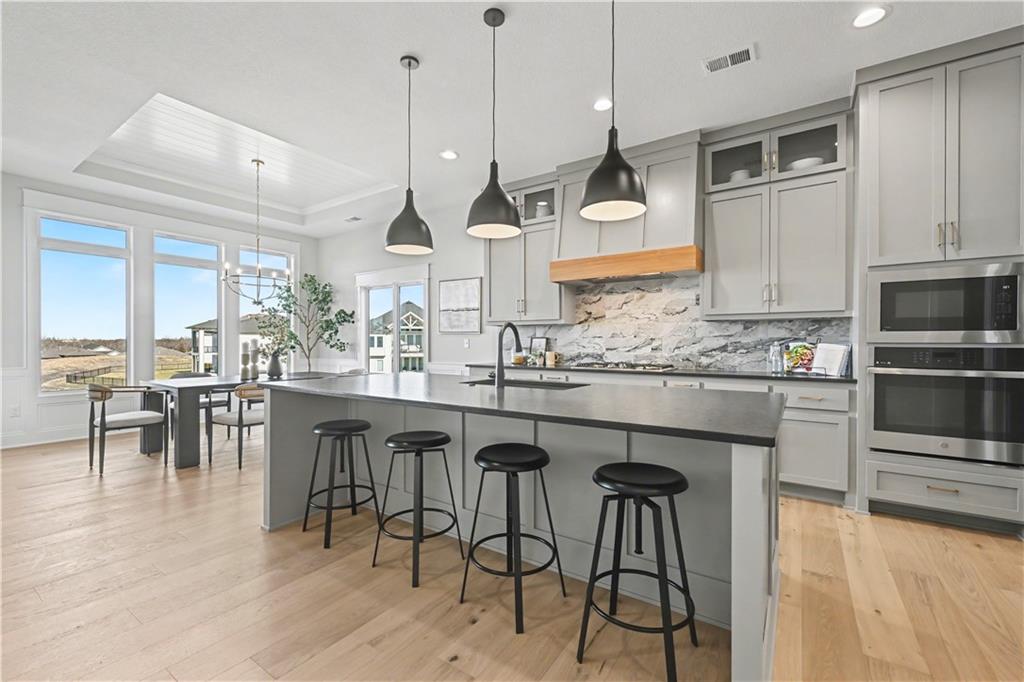 22152 West 94th Terrace Lenexa, KS 66220 - Photo 13 of 41