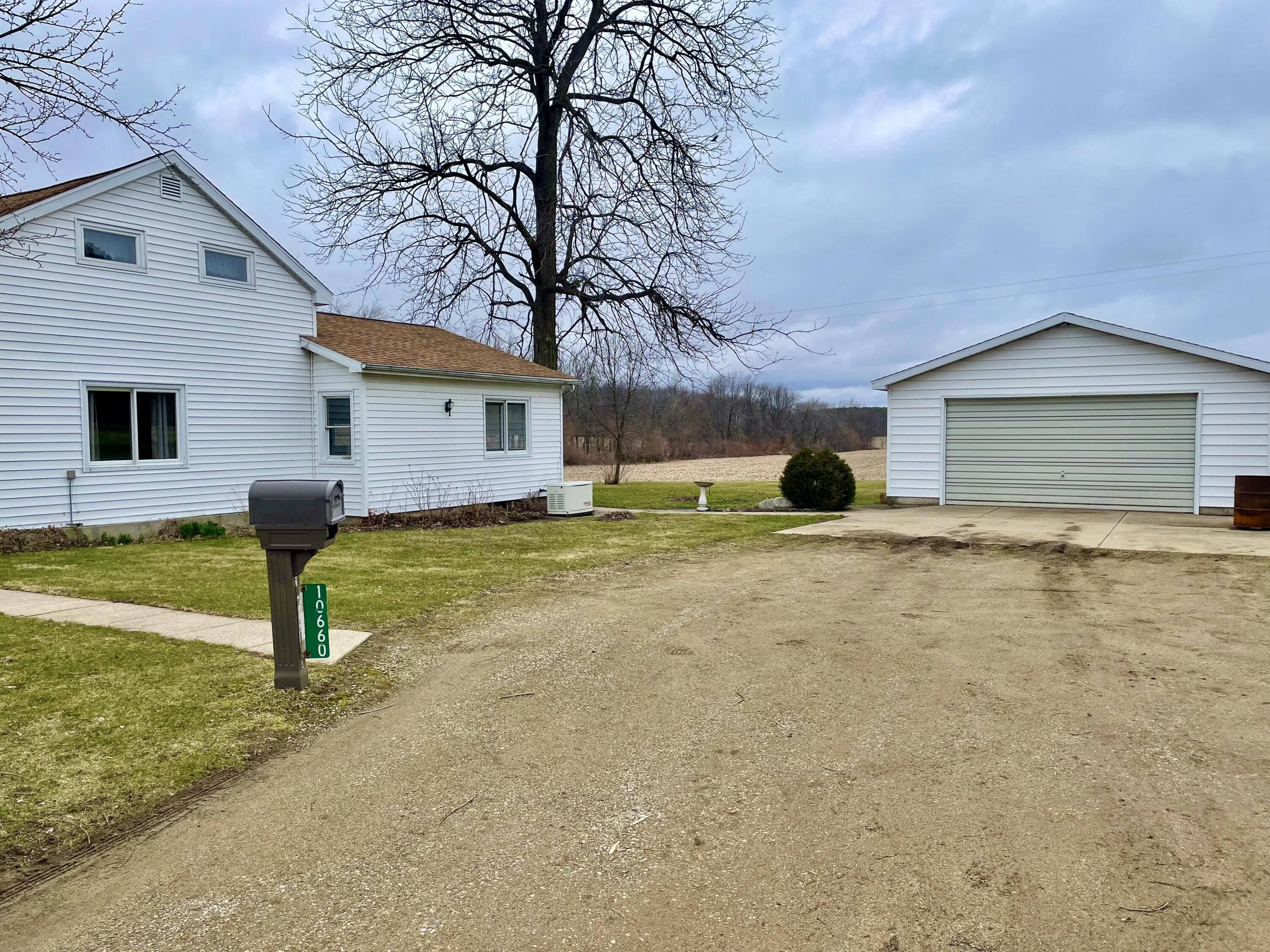 10660 Cochran Road Concord, MI 49237 - Photo 2 of 20 IMG_2599