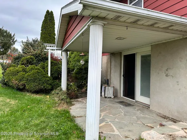 $235,000 | 2406 Lakeview Drive, Clarks Summit, PA 18411