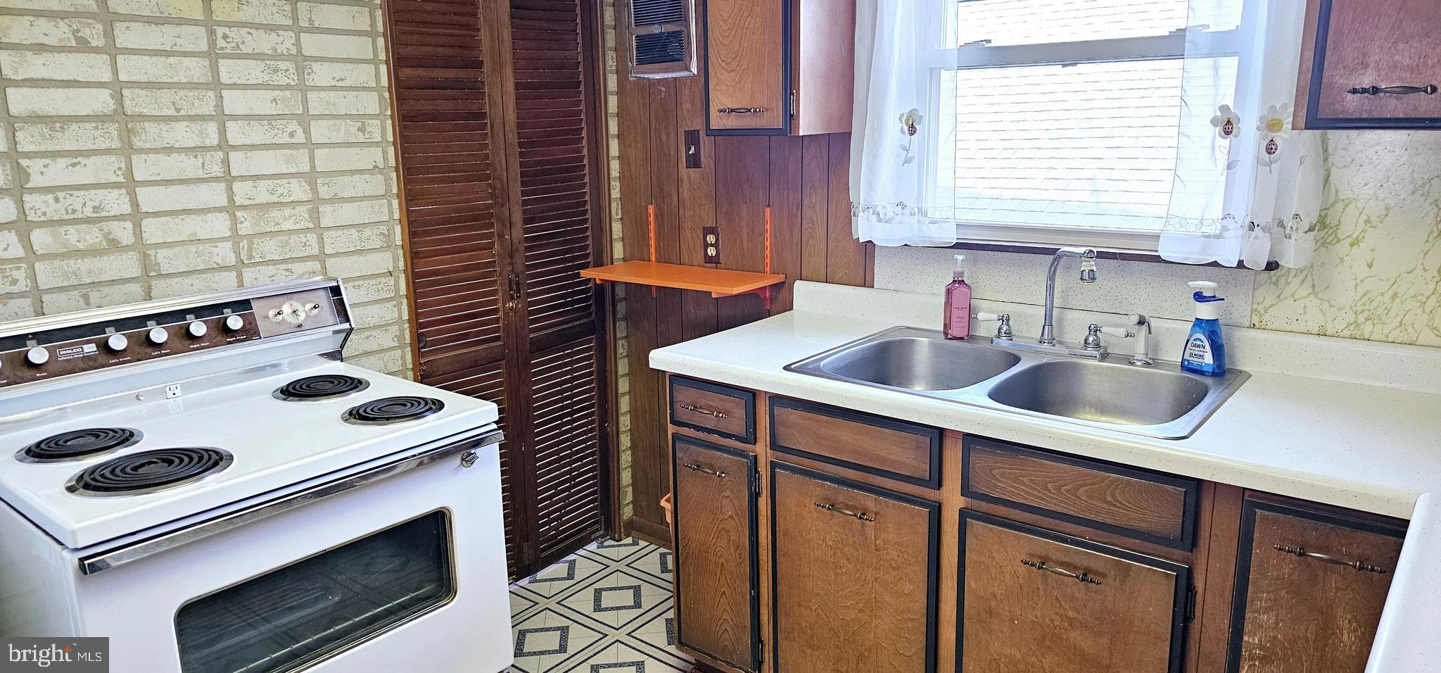 1515 Ridge Avenue Reading, PA 19607 - Photo 6 of 21 Kitchen door to basement