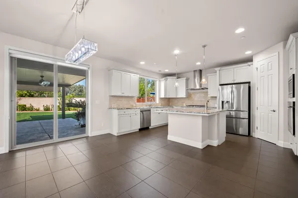 $949,900 | 1805 East Bella Rosa Avenue, Fresno, CA 93730