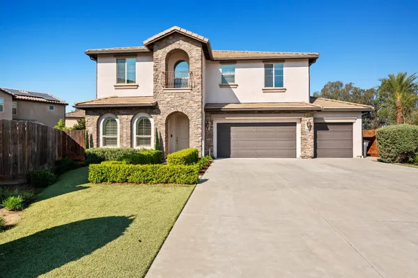 $949,900 | 1805 East Bella Rosa Avenue, Fresno, CA 93730