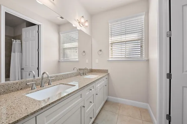 $949,900 | 1805 East Bella Rosa Avenue, Fresno, CA 93730