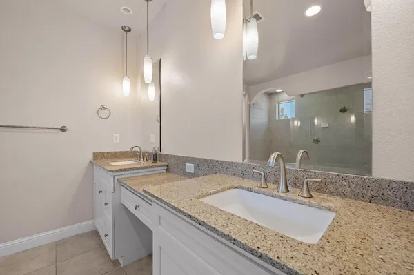 $949,900 | 1805 East Bella Rosa Avenue, Fresno, CA 93730