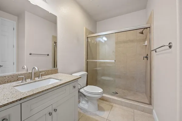 $949,900 | 1805 East Bella Rosa Avenue, Fresno, CA 93730