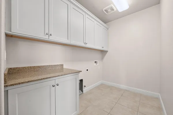 $949,900 | 1805 East Bella Rosa Avenue, Fresno, CA 93730