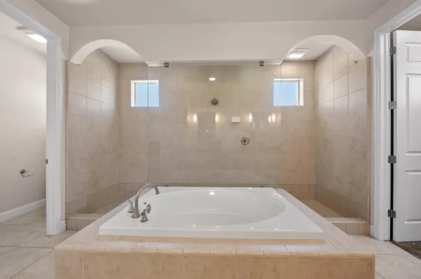 $949,900 | 1805 East Bella Rosa Avenue, Fresno, CA 93730