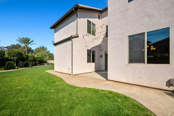 $949,900 | 1805 East Bella Rosa Avenue, Fresno, CA 93730