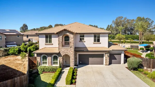 $949,900 | 1805 East Bella Rosa Avenue, Fresno, CA 93730