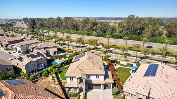 $949,900 | 1805 East Bella Rosa Avenue, Fresno, CA 93730