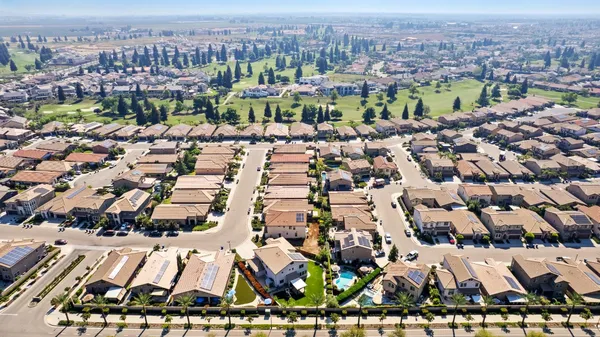 $949,900 | 1805 East Bella Rosa Avenue, Fresno, CA 93730