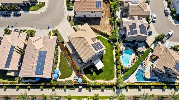 $949,900 | 1805 East Bella Rosa Avenue, Fresno, CA 93730