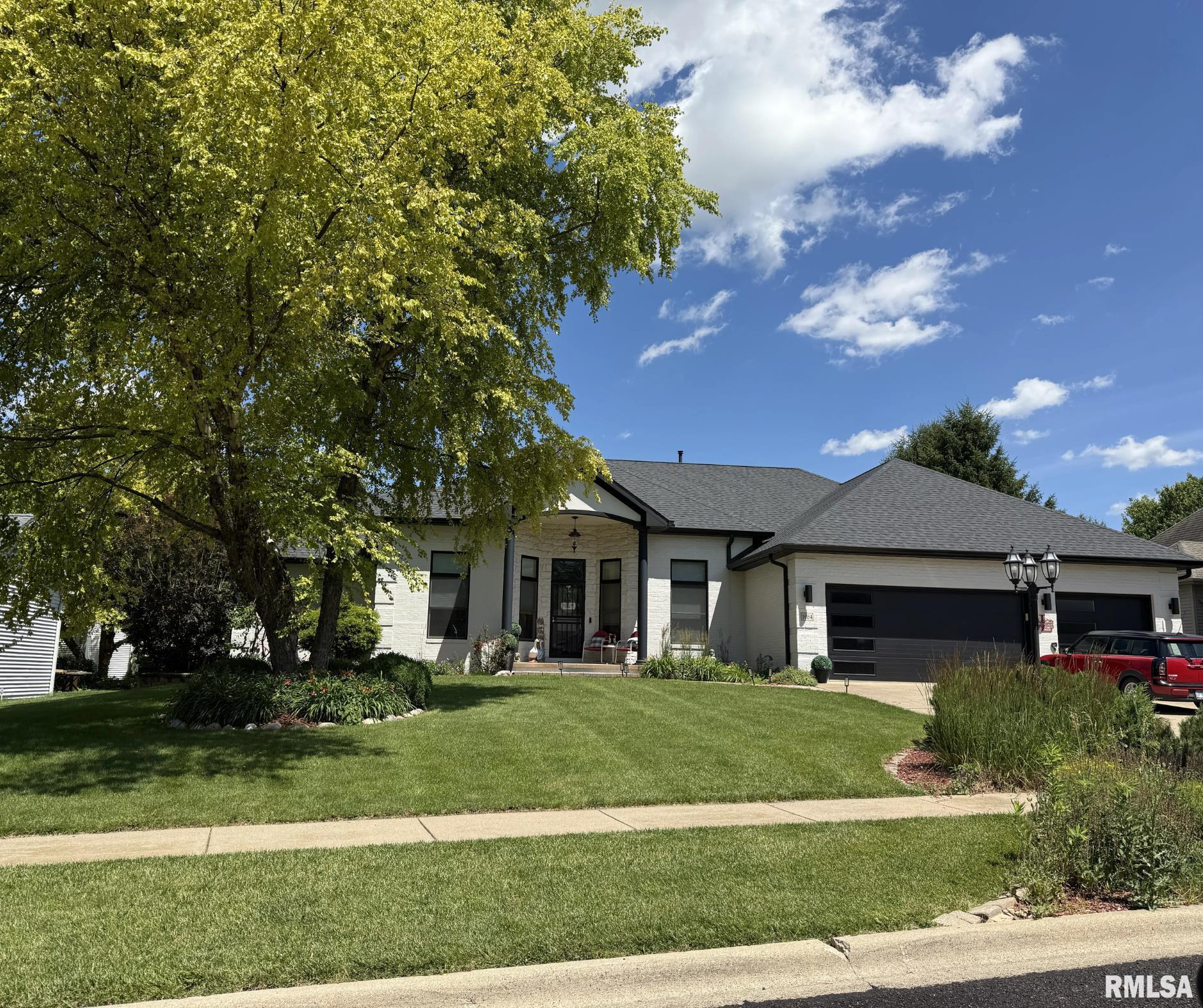 1964 Chestnut Lane Washington, IL 61571 - Photo 1 of 1