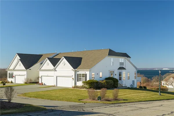 $850,000 | 222 Rolling Hill Road, Portsmouth, RI 02871